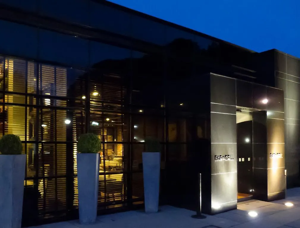 Mour Hotel Mansfield 4*,
